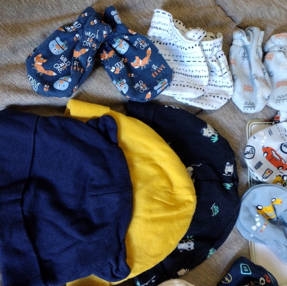 Baby Hats and Mittens Bundle - Picture 3 of 3